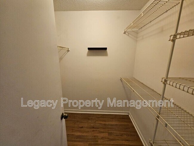 Building Photo - 2805 Treestead Cir