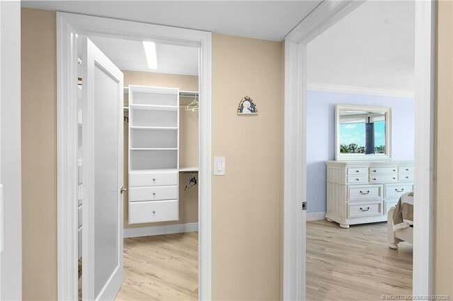 Building Photo - 9550 S Ocean Dr