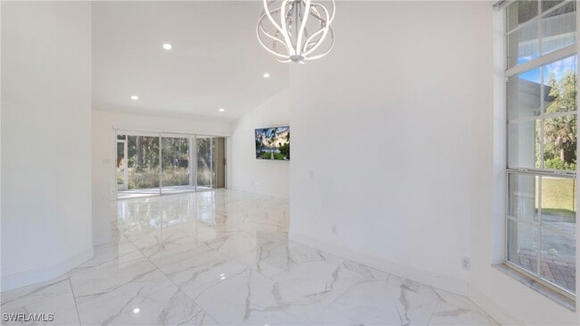 Building Photo - 3590 10th Ave NE