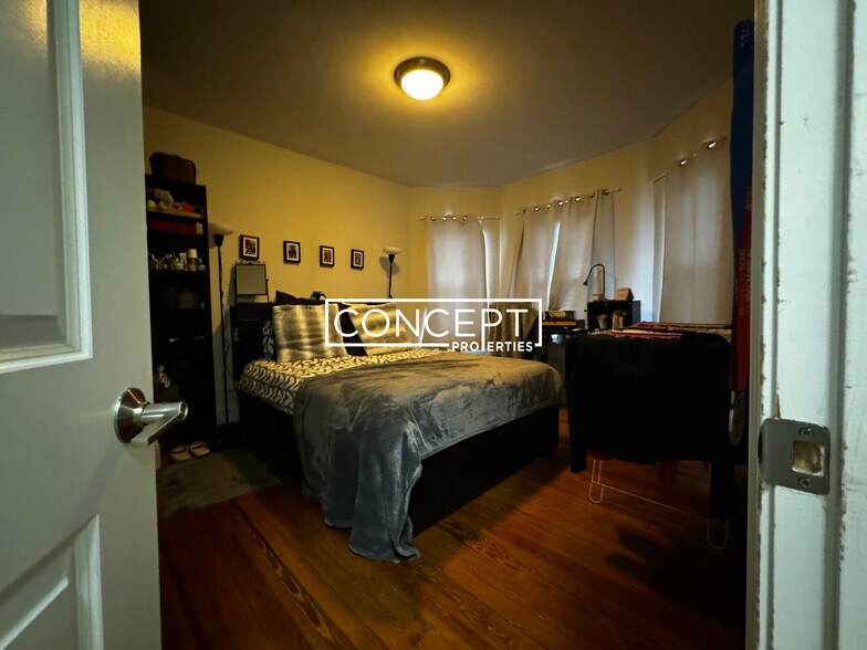 Building Photo - 14 Parker Hill Ave