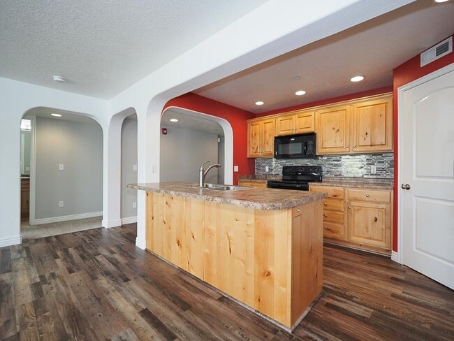 Building Photo - Beautiful Daybreak Condo