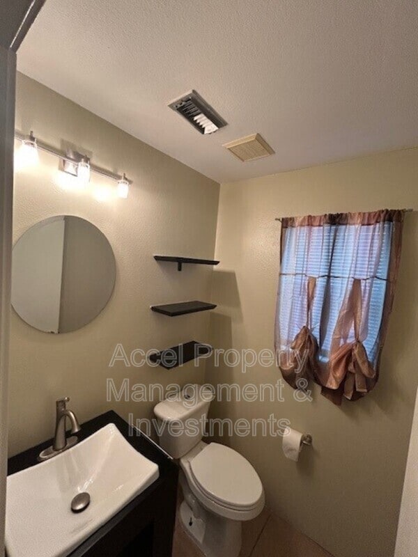 Building Photo - 6318 N 19th Ln