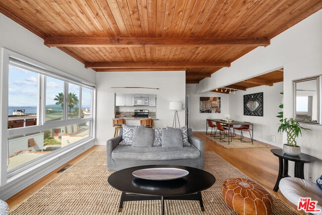 Primary Photo - 120 7th St