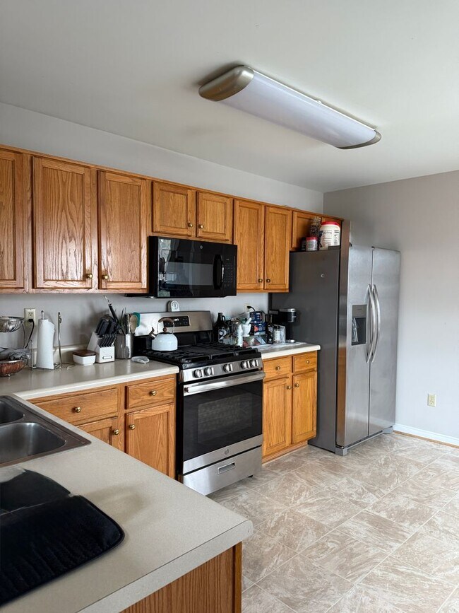 Building Photo - SPACIOUS 4 BEDROOM 2.5 BATH HOME IN GLEN ALLEN