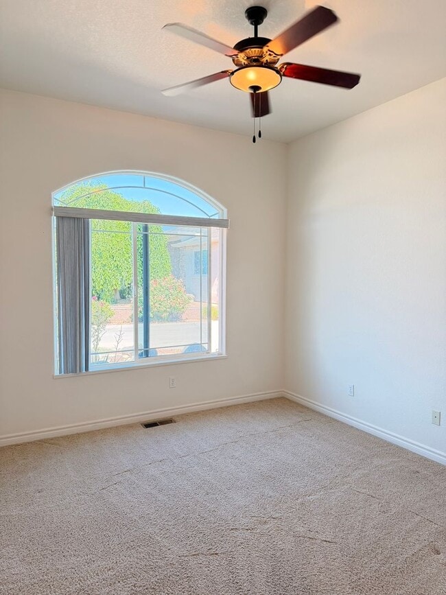 Building Photo - GORGEOUS 3Bed 2Bath 3Car Garage in NorthEast GJ!!!!!