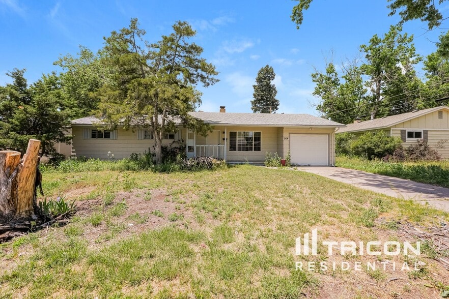 Primary Photo - 904 Tamarack Dr