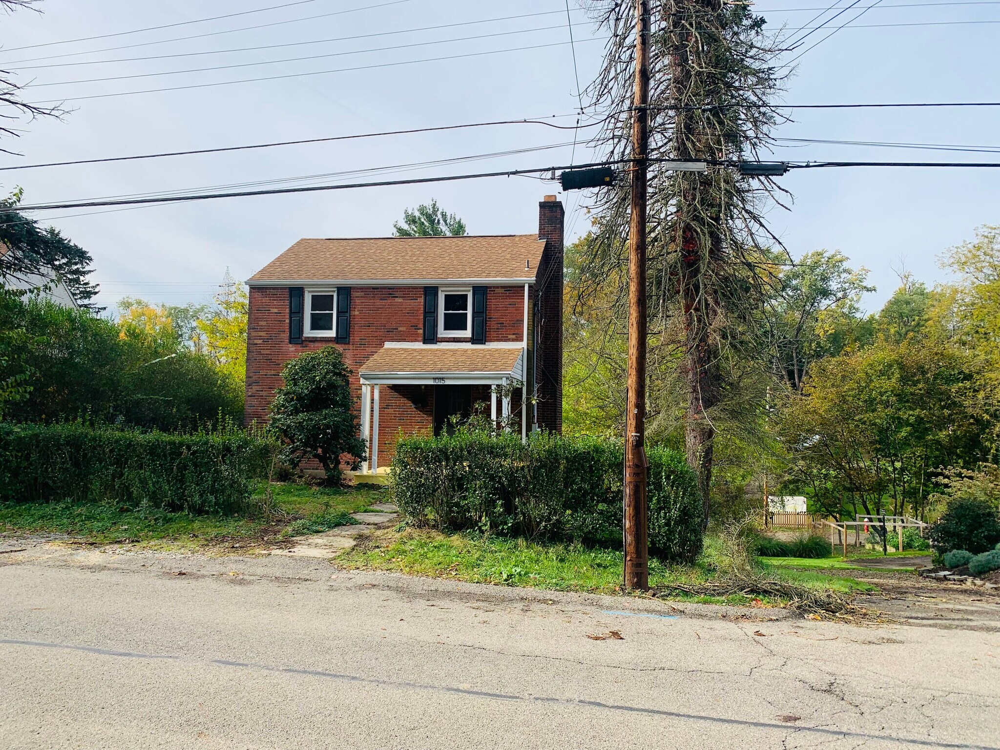 Building Photo - 1015 Willow Dr