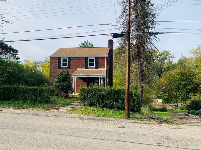 Building Photo - 1015 Willow Dr