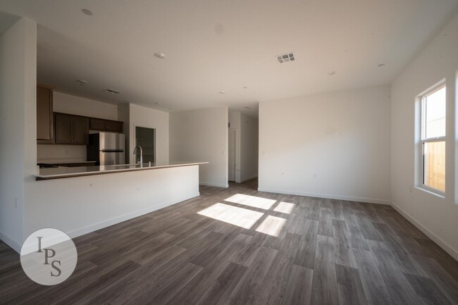 Building Photo - Brand New Eastside Fresno Home, 4BR/2BA, B...