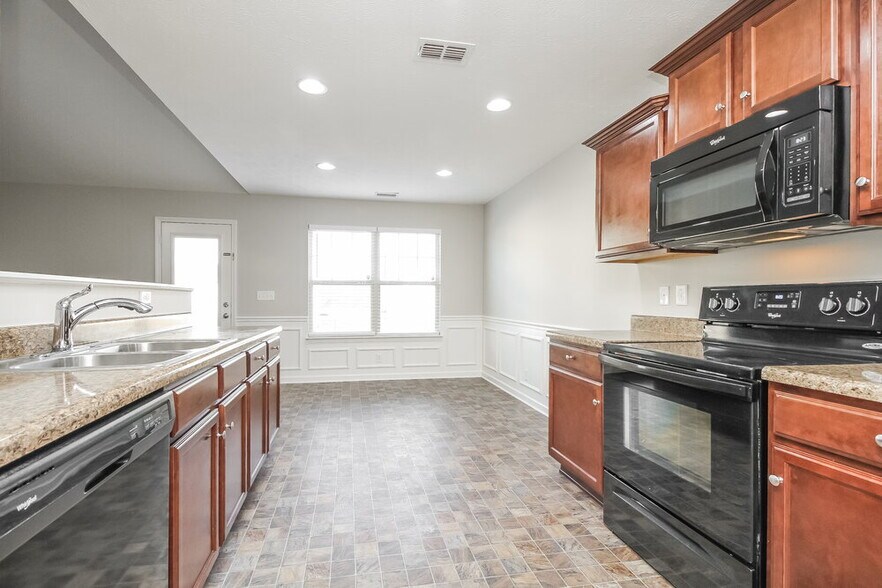 Building Photo - 1634 Colyn Avenue