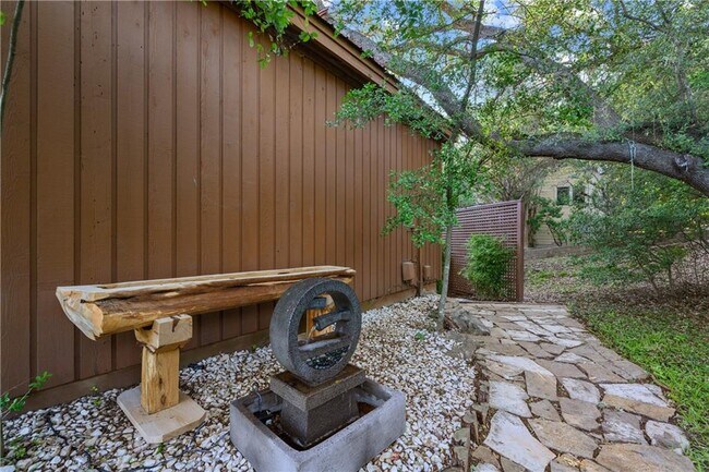 Building Photo - 10108 Talleyran Dr