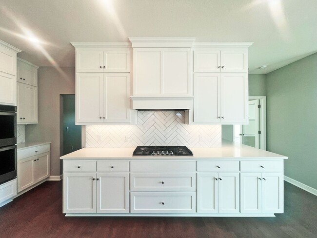 Building Photo - Sparkling Like-New 2-story w/ Full Walkout on Pond with Office-Bedroom 6, Pets OK!