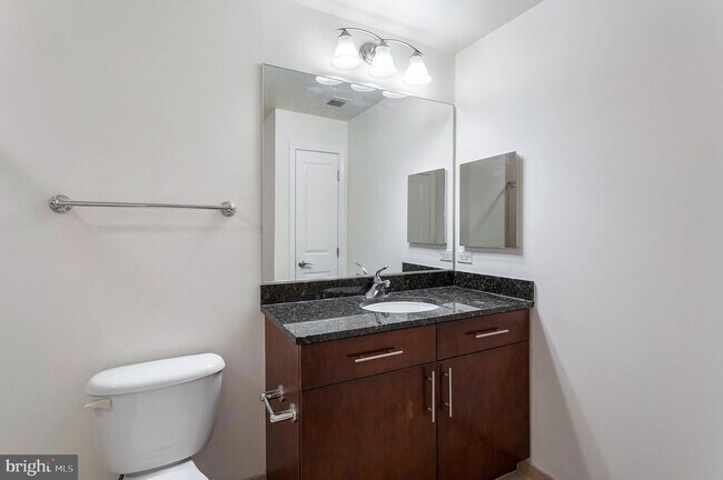 Building Photo - 157 Fleet St