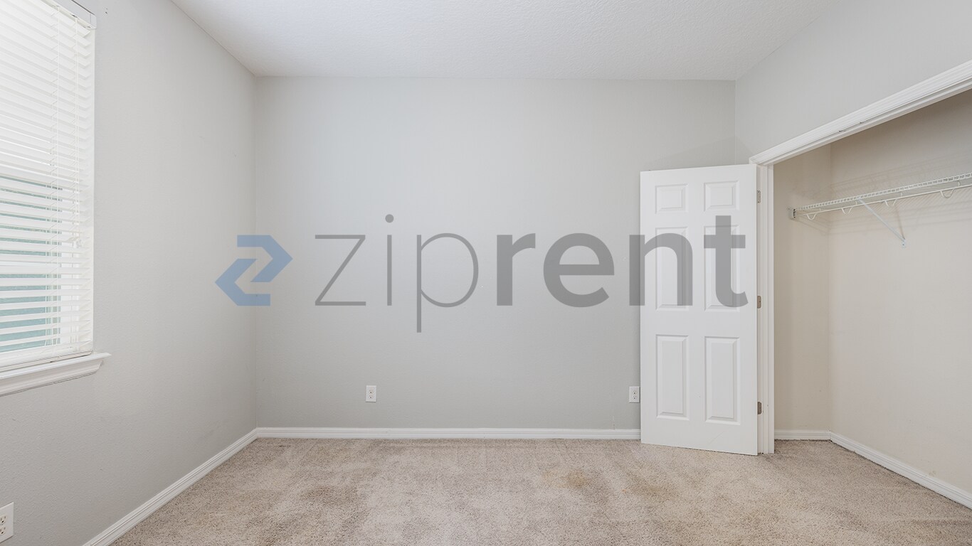 Building Photo - Unit