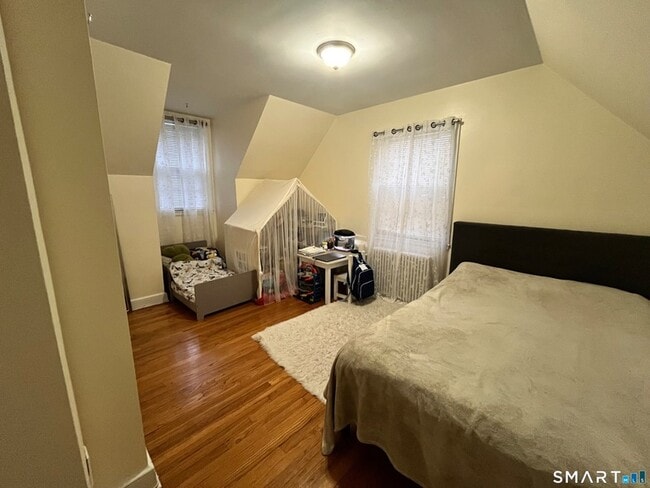 Building Photo - 28 7th St