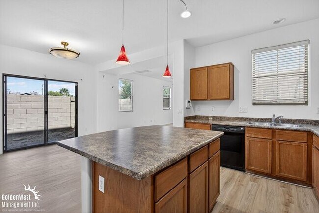 Building Photo - Beautiful 4Bdm 3.5Ba Home in South Phoenix!