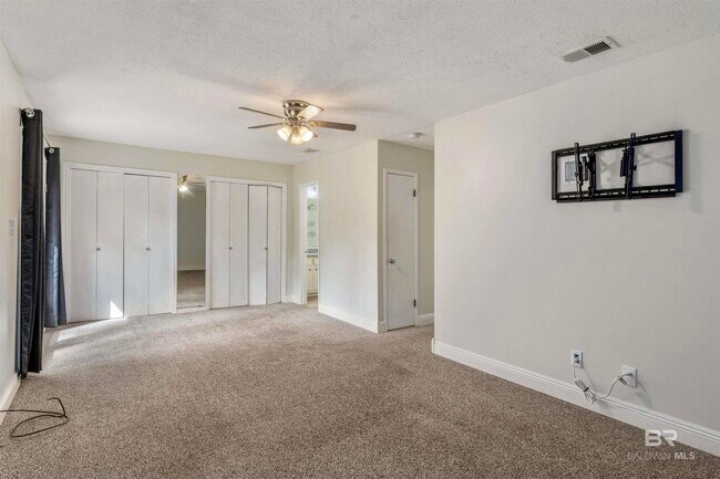 Building Photo - 16 Lancers Ln