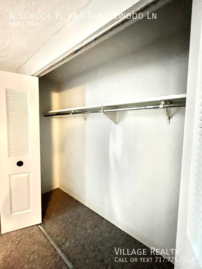 Building Photo - Few steps! Available NOW! Roomy 1-Bed with...