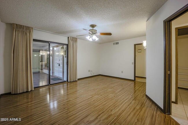 Building Photo - 13135 W Castlebar Dr