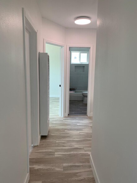 Building Photo - 2217 Marshallfield Ln