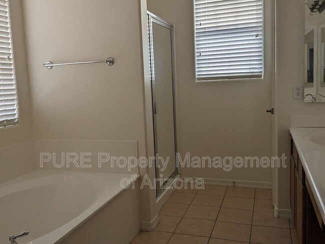 Building Photo - 1457 W Flamingo Dr