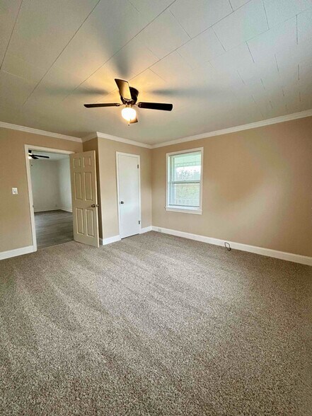 Building Photo - 1404 Fieldcrest Rd