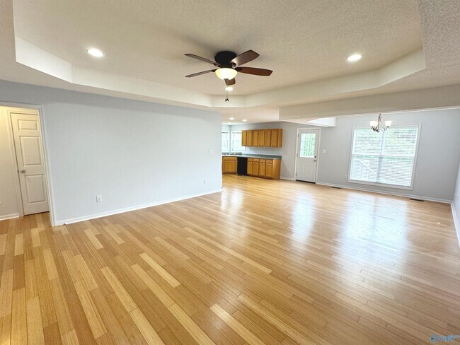 Building Photo - 183 Hollington Dr NE
