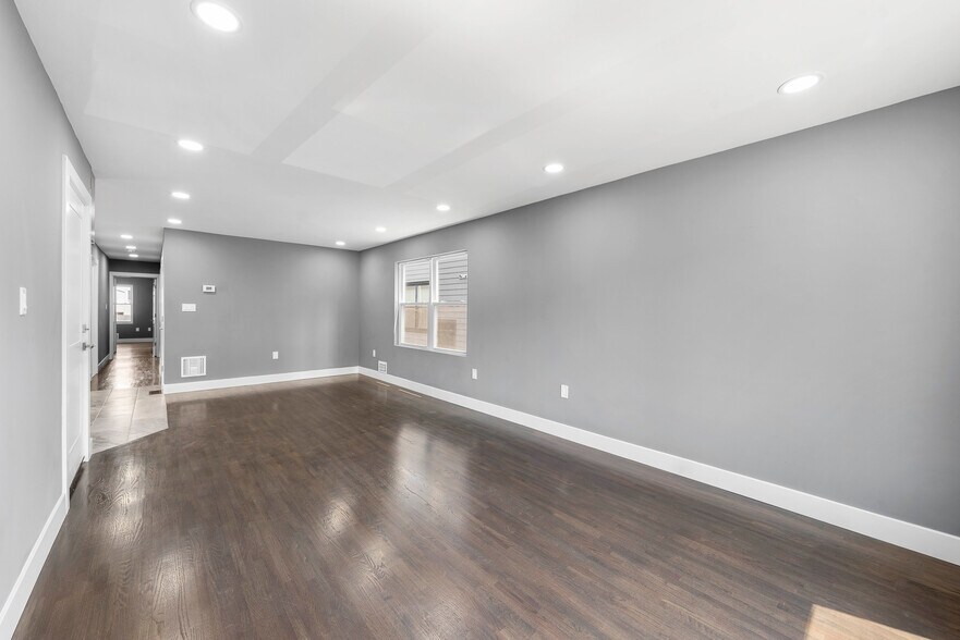 room 5 - 1117 Chestnut St