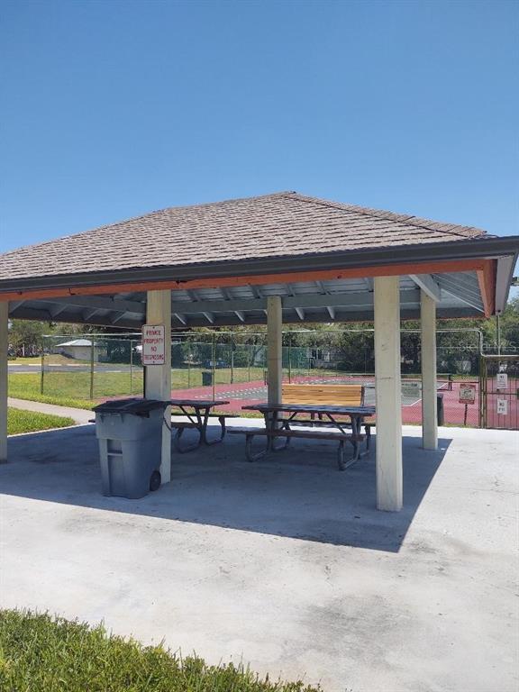 Building Photo - 3874 Lake Shore Dr