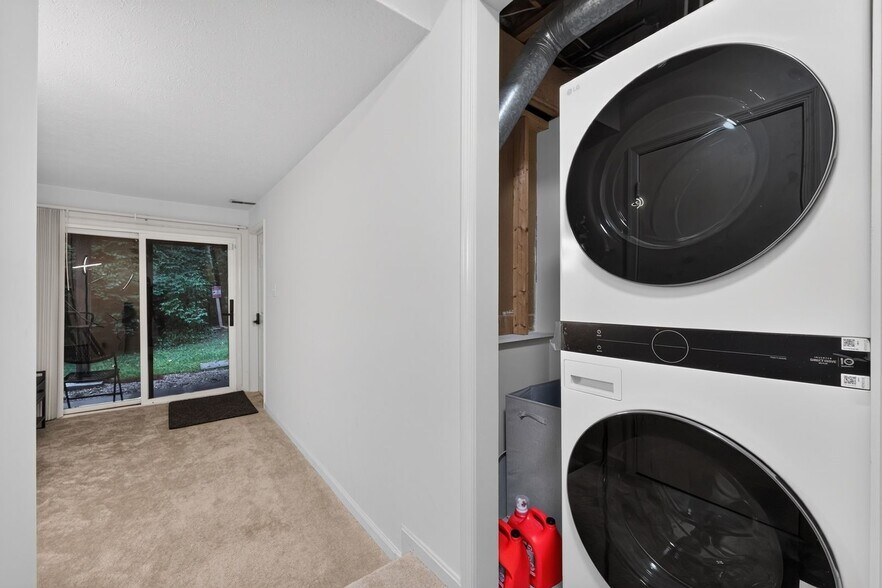 Building Photo - 10946 Rampart Way