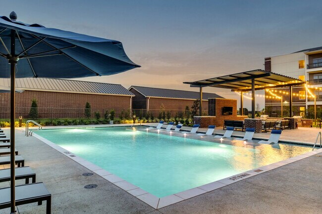 Building Photo - 4465 S Preston Rd