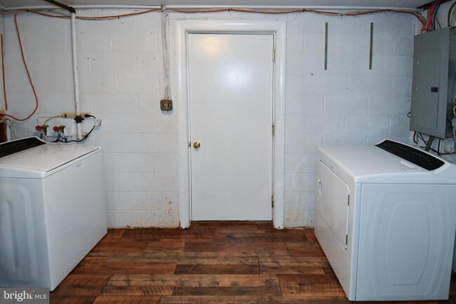 Building Photo - 3811 Forestdale Ave