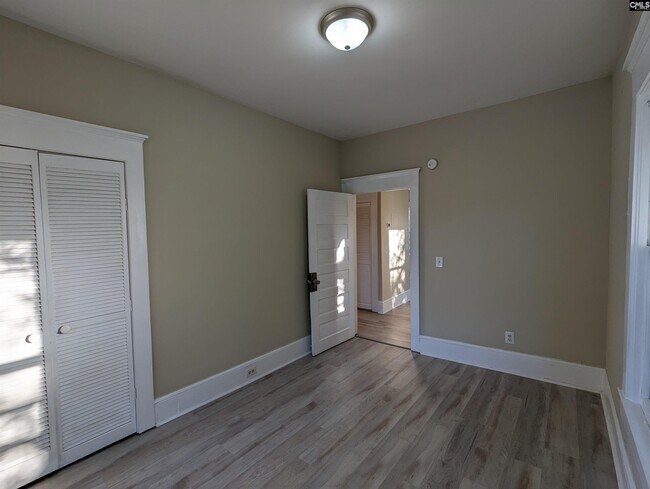 Building Photo - 3121 Rosewood Dr