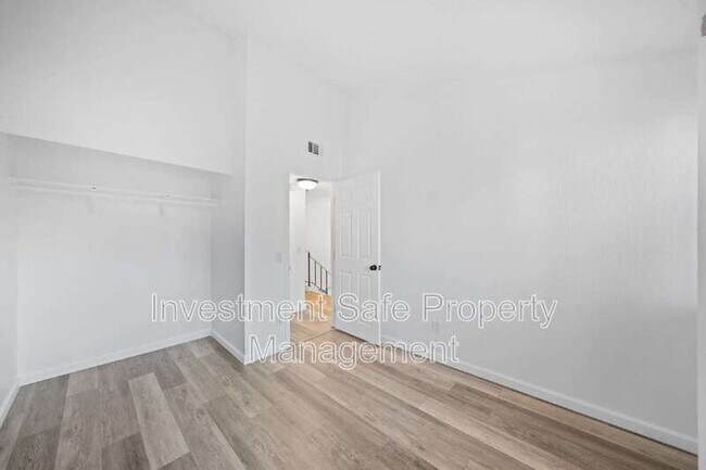 Building Photo - 5715 Baltimore Dr