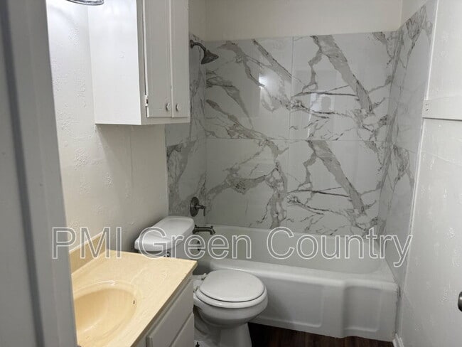 Building Photo - 321 W 62nd Pl N