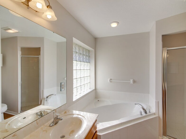 Building Photo - 4461 Treasure Cay Rd