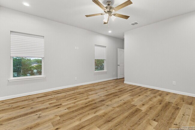 Building Photo - Charming 3-Bed Custom Luxury Rental with 2.5 Baths near Downtown San Antonio – 1668 Sq Ft of Comf...