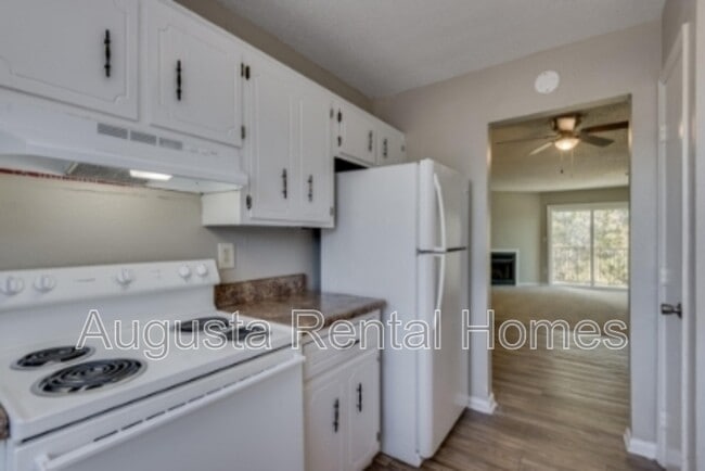 Building Photo - 2814 Thomas Ln