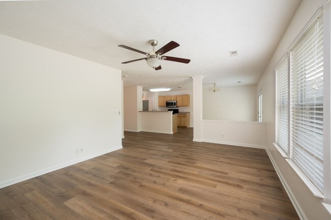 Building Photo - **BE THE LUCKY ONE TO LIVE IN THIS UPDATED NASHVILLE/ BELLEVUE HOME**