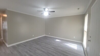 Building Photo - 1 month free Section 8 accepted Spacious 2-Bed, 2-Bath Sanctuary in Huntsville – Your Ideal Retre...