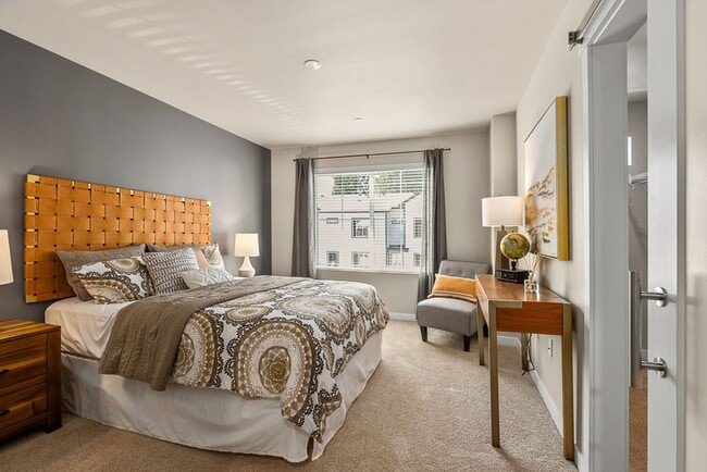 Building Photo - 2 Bedroom 2.5 Bath | 2 Car Garage | 2,900.00