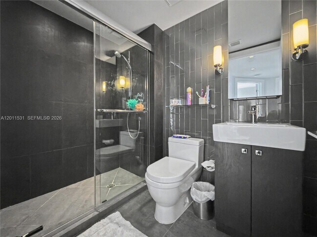 Building Photo - 17555 Collins Ave