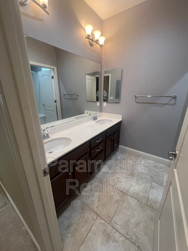 Building Photo - 3203 Vittoria Loop