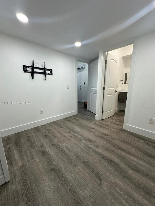 Building Photo - 9807 SW 161st Ave