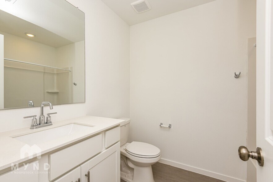 Building Photo - 2713 Ctr Crk Ln