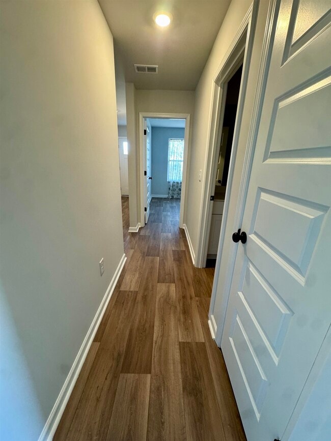 Building Photo - 1735 King Oaks Lp