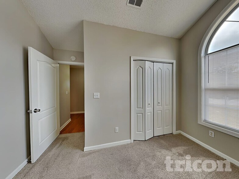 Building Photo - 10162 Commons Way