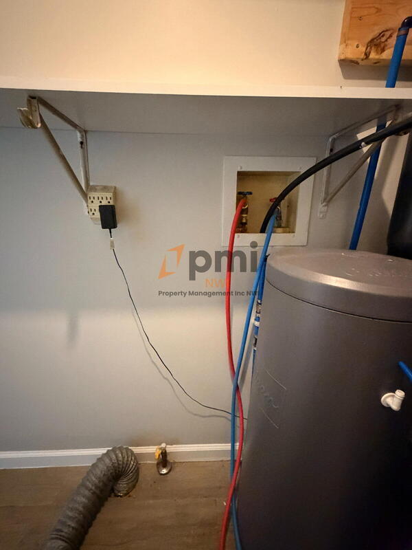 Building Photo - 5372-5372 Plaza Ave