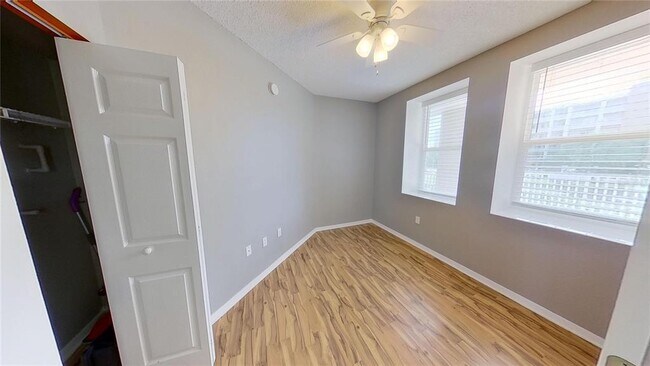 Building Photo - 6495 Shoreline Dr