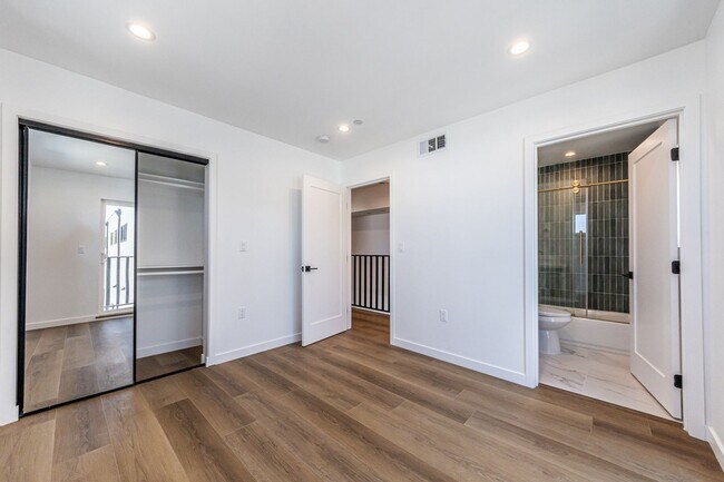 Building Photo - 5506 Barton Ave